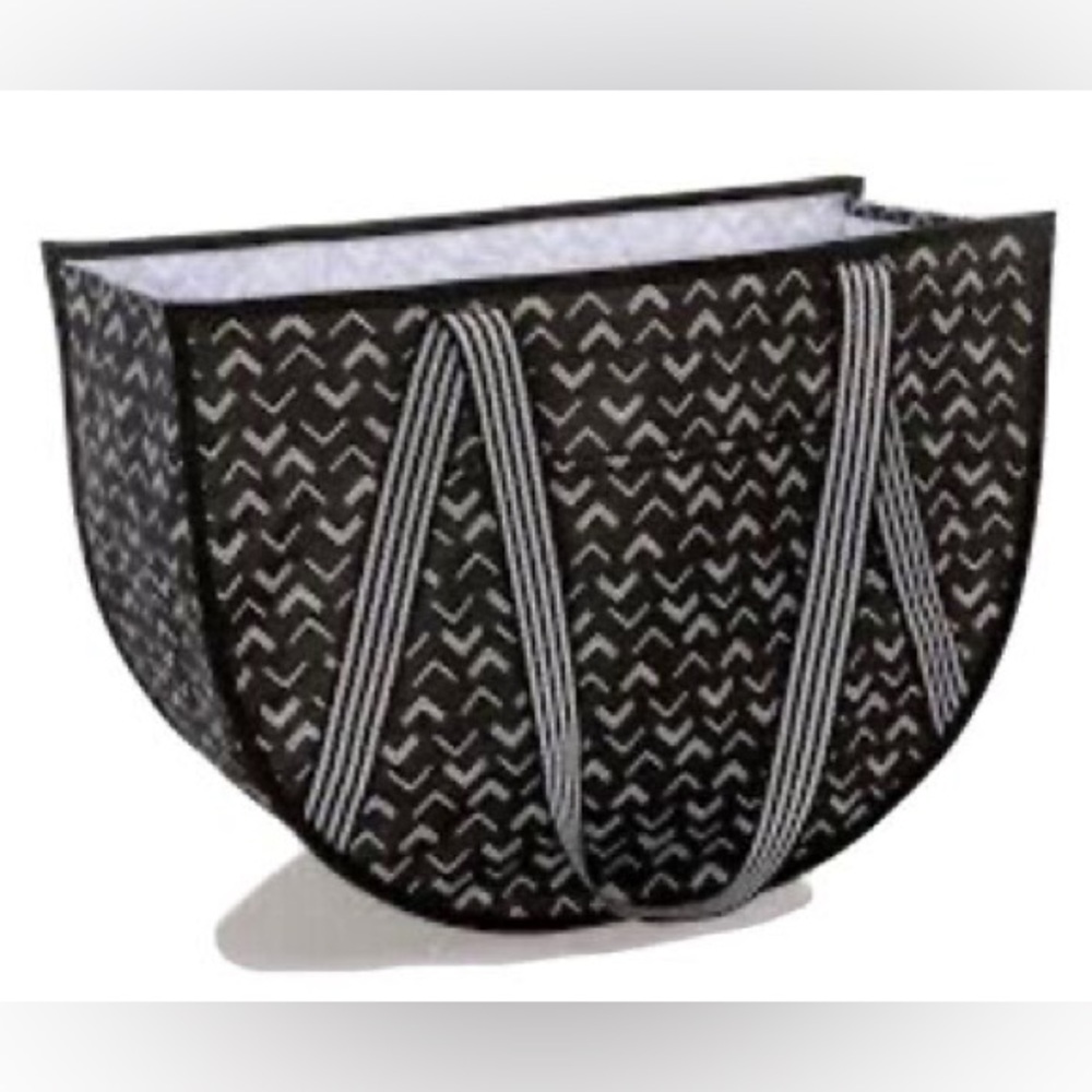 Round Utility Tote Tip Top Chevron